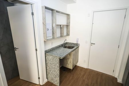 Cozinha de kitnet/studio para alugar com 1 quarto, 28m² em Liberdade, São Paulo