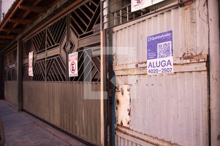 Casa à venda com 560m², 4 quartos e 4 vagas Casa à venda com 560m², 4 quartos e 4 vagasFachada