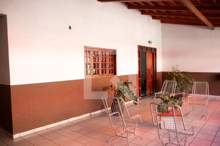 Casa à venda com 560m², 4 quartos e 4 vagas Casa à venda com 560m², 4 quartos e 4 vagasQuintal