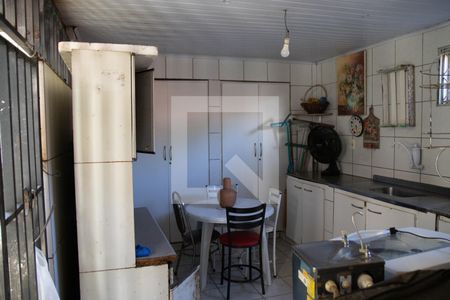 Casa à venda com 560m², 4 quartos e 4 vagas Casa à venda com 560m², 4 quartos e 4 vagasCozinha e Área de Serviço