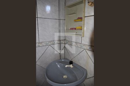Casa à venda com 560m², 4 quartos e 4 vagas Casa à venda com 560m², 4 quartos e 4 vagasBanheiro 02