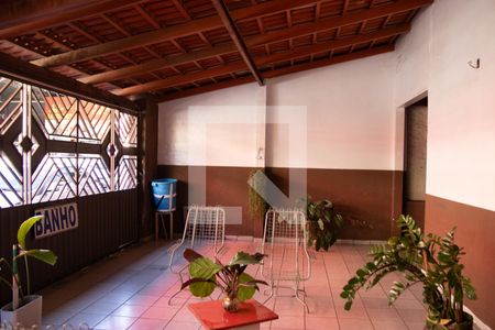 Casa à venda com 560m², 4 quartos e 4 vagas Casa à venda com 560m², 4 quartos e 4 vagasQuintal