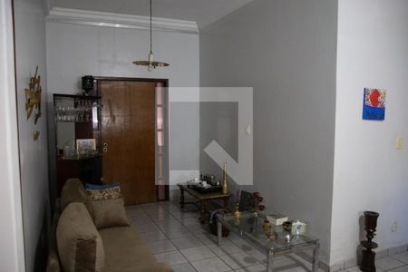 Casa à venda com 560m², 4 quartos e 4 vagas Casa à venda com 560m², 4 quartos e 4 vagasSala