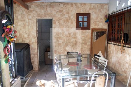 Casa à venda com 560m², 4 quartos e 4 vagas Casa à venda com 560m², 4 quartos e 4 vagasQuintal