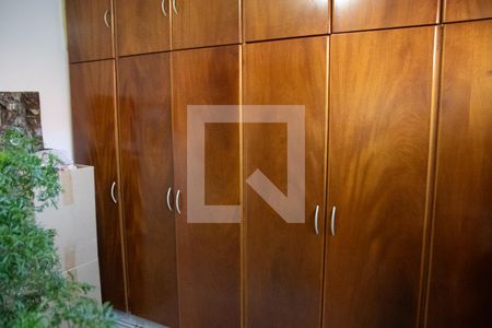 Casa à venda com 560m², 4 quartos e 4 vagas Casa à venda com 560m², 4 quartos e 4 vagasQuarto 01