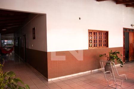 Casa à venda com 560m², 4 quartos e 4 vagas Casa à venda com 560m², 4 quartos e 4 vagasQuintal