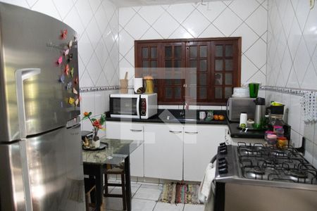 Casa à venda com 560m², 4 quartos e 4 vagas Casa à venda com 560m², 4 quartos e 4 vagasCozinha