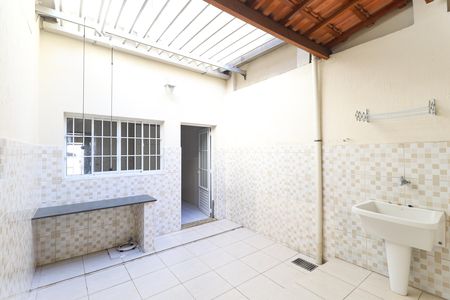 Casa para alugar com 115m², 2 quartos e 1 vaga