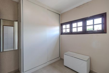 Casa à venda com 4 quartos, 244m² em Jardim Itapoan, Santo André