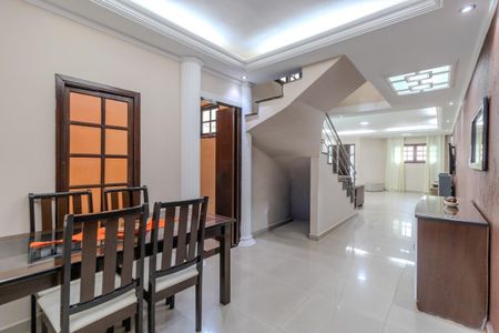 Casa à venda com 4 quartos, 244m² em Jardim Itapoan, Santo André