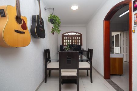 Casa à venda com 217m², 3 quartos e 4 vagas