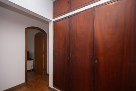 Casa à venda com 217m², 3 quartos e 4 vagas