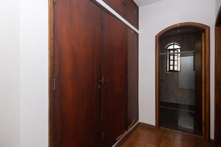 Casa à venda com 217m², 3 quartos e 4 vagas
