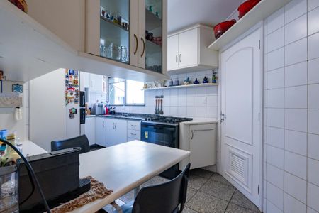 Apartamento à venda com 3 quartos, 133m² em Real Parque, São Paulo