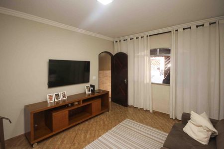 Casa à venda com 130m², 2 quartos e 2 vagas Casa à venda com 130m², 2 quartos e 2 vagasSala