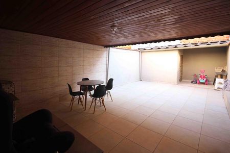 Casa à venda com 130m², 2 quartos e 2 vagas Casa à venda com 130m², 2 quartos e 2 vagasQuintal