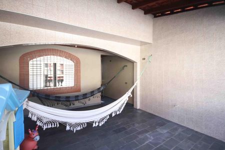 Casa à venda com 130m², 2 quartos e 2 vagas Casa à venda com 130m², 2 quartos e 2 vagasVaranda