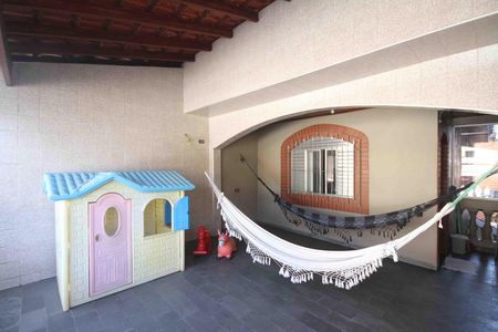 Casa à venda com 130m², 2 quartos e 2 vagas Casa à venda com 130m², 2 quartos e 2 vagasVaranda