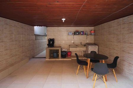 Casa à venda com 130m², 2 quartos e 2 vagas Casa à venda com 130m², 2 quartos e 2 vagasQuintal