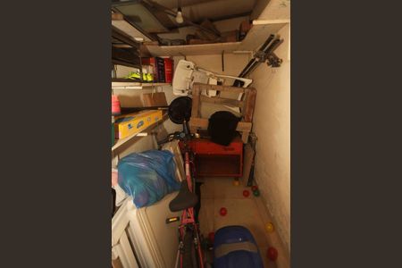 Casa à venda com 130m², 2 quartos e 2 vagas Casa à venda com 130m², 2 quartos e 2 vagasDeposito