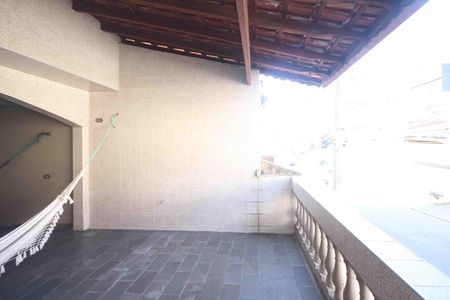 Casa à venda com 130m², 2 quartos e 2 vagas Casa à venda com 130m², 2 quartos e 2 vagasVaranda