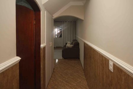 Casa à venda com 130m², 2 quartos e 2 vagas Casa à venda com 130m², 2 quartos e 2 vagasCorredor