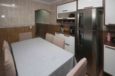 Casa à venda com 130m², 2 quartos e 2 vagas Casa à venda com 130m², 2 quartos e 2 vagasCozinha