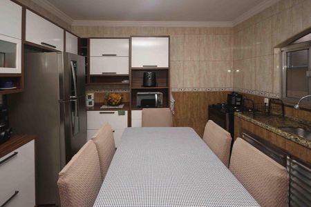 Casa à venda com 130m², 2 quartos e 2 vagas Casa à venda com 130m², 2 quartos e 2 vagasCozinha