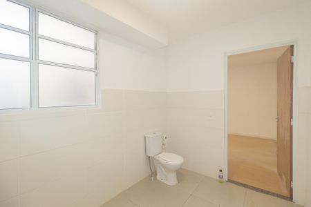 Banheiro de apartamento para alugar com 1 quarto, 43m² em Santa Cruz, Rio de Janeiro