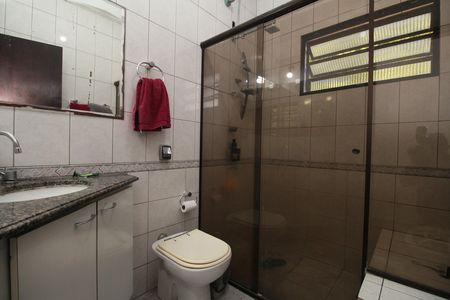Casa à venda com 124m², 3 quartos e 1 vagaBanheiro