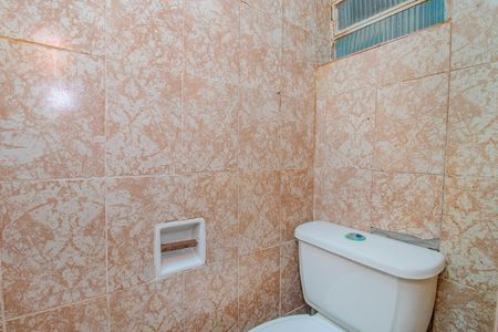 Casa para alugar com 80m², 3 quartos e 1 vaga Casa para alugar com 80m², 3 quartos e 1 vagaBanheiro social