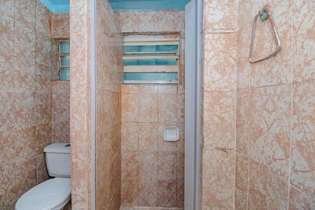 Casa para alugar com 80m², 3 quartos e 1 vaga Casa para alugar com 80m², 3 quartos e 1 vagaBanheiro social