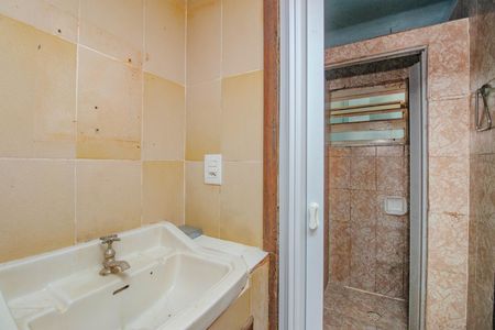 Casa para alugar com 80m², 3 quartos e 1 vaga Casa para alugar com 80m², 3 quartos e 1 vagaBanheiro social