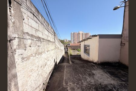 Quintal com mais 2 casas de casa à venda com 3 quartos, 200m² em Jardim Pacaembu, Jundiaí