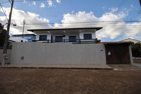 Casa de condomínio para alugar com 450m², 7 quartos e 3 vagas Casa de condomínio para alugar com 450m², 7 quartos e 3 vagasFachada
