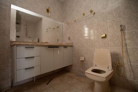 Casa de condomínio para alugar com 450m², 7 quartos e 3 vagas Casa de condomínio para alugar com 450m², 7 quartos e 3 vagasBanheiro da Suíte Master