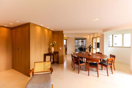Apartamento à venda com 254m², 3 quartos e 5 vagas Apartamento à venda com 254m², 3 quartos e 5 vagasSala