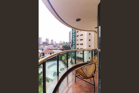 Apartamento à venda com 254m², 3 quartos e 5 vagas Apartamento à venda com 254m², 3 quartos e 5 vagasVaranda