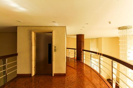 Apartamento à venda com 254m², 3 quartos e 5 vagas Apartamento à venda com 254m², 3 quartos e 5 vagasHall