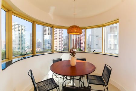 Apartamento à venda com 254m², 3 quartos e 5 vagas Apartamento à venda com 254m², 3 quartos e 5 vagasCozinha