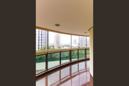 Apartamento à venda com 254m², 3 quartos e 5 vagas Apartamento à venda com 254m², 3 quartos e 5 vagasQuarto 1 - Suíte