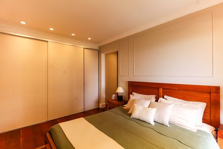 Apartamento à venda com 254m², 3 quartos e 5 vagas Apartamento à venda com 254m², 3 quartos e 5 vagasQuarto 3 - Suíte