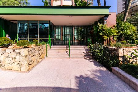 Apartamento à venda com 254m², 3 quartos e 5 vagas Apartamento à venda com 254m², 3 quartos e 5 vagasEntrada