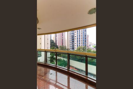Apartamento à venda com 254m², 3 quartos e 5 vagas Apartamento à venda com 254m², 3 quartos e 5 vagasQuarto 2 - Suíte