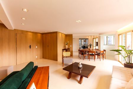 Apartamento à venda com 254m², 3 quartos e 5 vagas Apartamento à venda com 254m², 3 quartos e 5 vagasSala