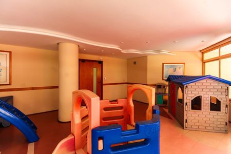 Apartamento à venda com 254m², 3 quartos e 5 vagas Apartamento à venda com 254m², 3 quartos e 5 vagasBrinquedoteca