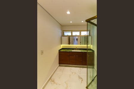 Apartamento à venda com 254m², 3 quartos e 5 vagas Apartamento à venda com 254m², 3 quartos e 5 vagasBanheiro da Suíte 1