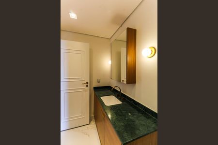 Apartamento à venda com 254m², 3 quartos e 5 vagas Apartamento à venda com 254m², 3 quartos e 5 vagasBanheiro da Suíte 2