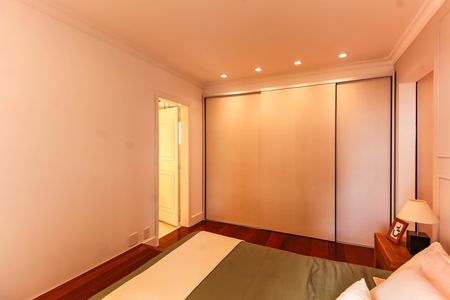 Apartamento à venda com 254m², 3 quartos e 5 vagas Apartamento à venda com 254m², 3 quartos e 5 vagasQuarto 3 - Suíte