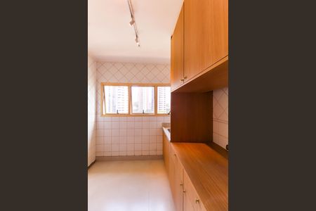 Apartamento à venda com 254m², 3 quartos e 5 vagas Apartamento à venda com 254m², 3 quartos e 5 vagasÁrea de Serviço